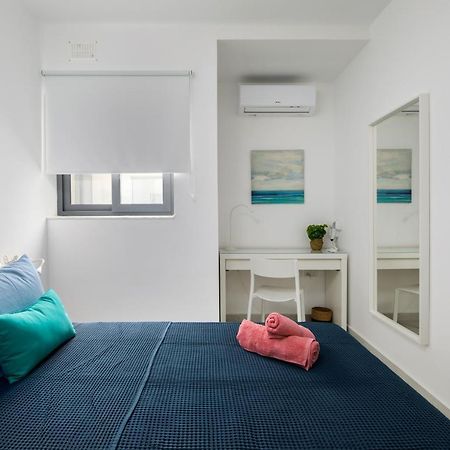 Cosy, Modern 1 Bedroom Apartment セント・ポールズ・ベイ エクステリア 写真